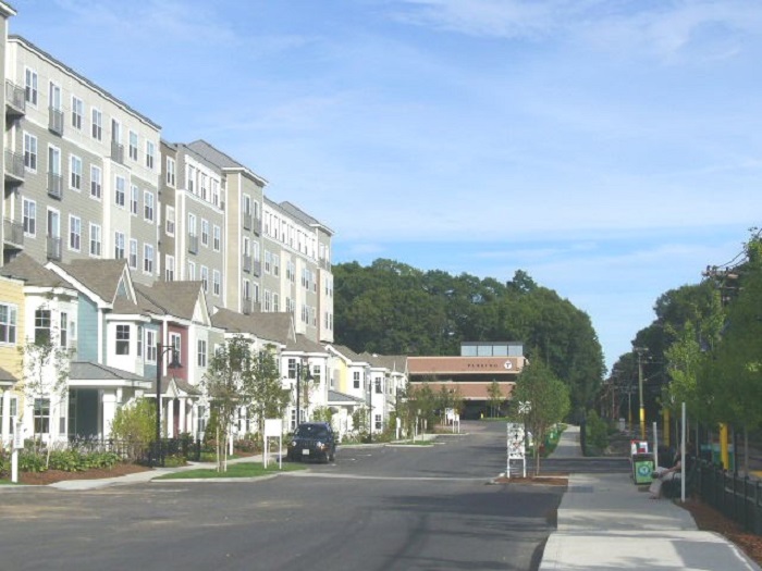 【ニュートン】まるで日本の駅ビル！？グリーンライン直結で超便利な「Woodland Station Apartments」