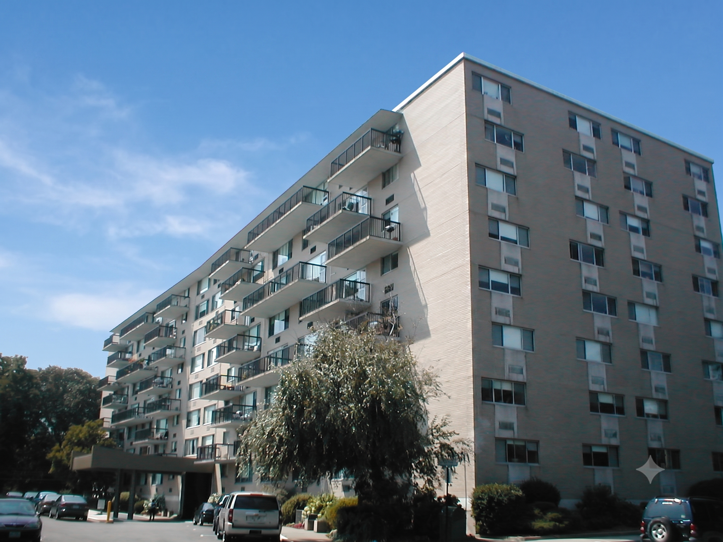 【ブルックライン】Longwood徒歩圏内＆Lawrence学区！光熱費込みでコスパ最強の「101 Monmouth St Apartments」